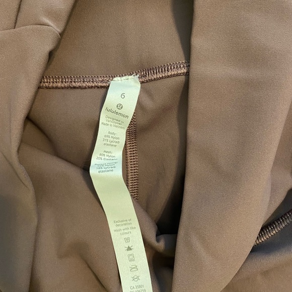 Lululemon Tech Mesh Legging - Picture 6 of 8